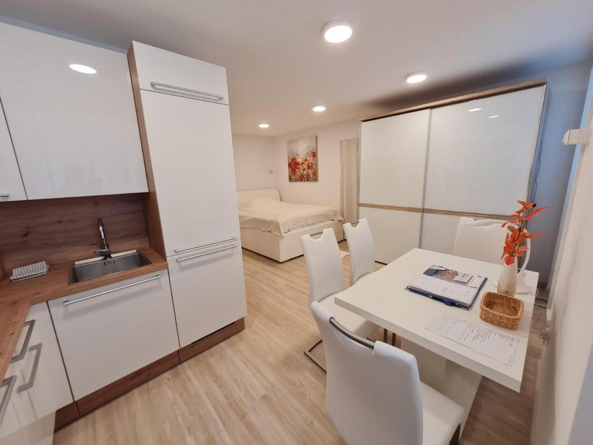 Studio Apartment Gea 2 Tour As Ljubljana Extérieur photo